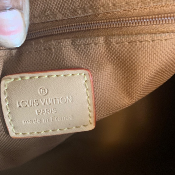 Louis Vuitton tote - Picture 4 of 6